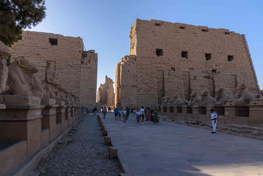 Egipto 037 - Luxor - Templo de Karnak - Avenida de Las Esfinges.jpg